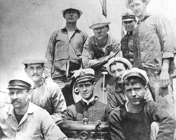 H6-61-Holland Crew in 1901