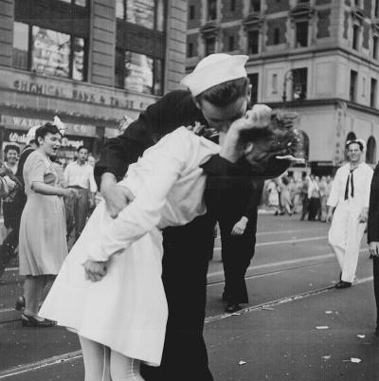 VJ Day NYC  -  CLICK for LARGE image